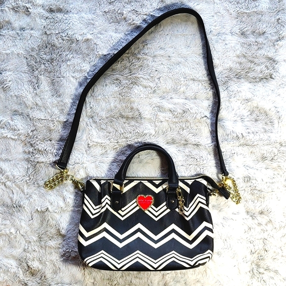Betsey Johnson Pinch Satchel Crossbody Black and White zigzag handbag - Picture 1 of 13